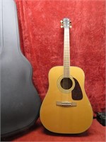 Fender DG-100 Nat acoustic Guitar w/hard case.