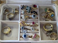 ASSSORTED RINGS IN JEWELRY CASE