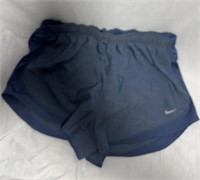 E2) Size XL Women’s Dry Fit lined Nike shorts