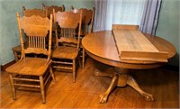 oak table w/ 5 chiars - fair condition