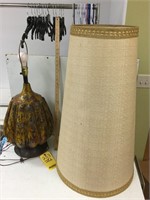 Large lamp w/ shade