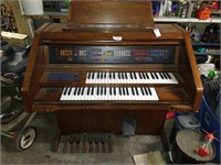 Lowrey Electric Organ