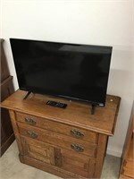 Vizio 32” flat screen tv with remote, works good