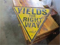 YIELDS SIGN
