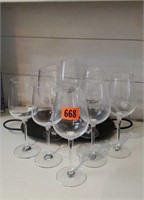 Wine glasses (8), hammered copper tray