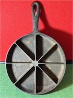 CAST IRON CORN BREAD SKILLET