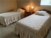 Pair of Twin Size Beds with Boxsprings, Mattress &
