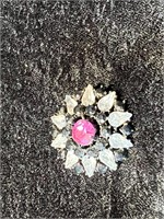 CLEAR/PINK BROACH 1 1/2" DIA.