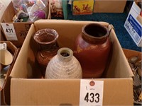 Box with 3 vases