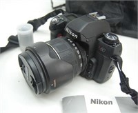 Nikon N80 35mm Camera 28-200 Lens & Bag