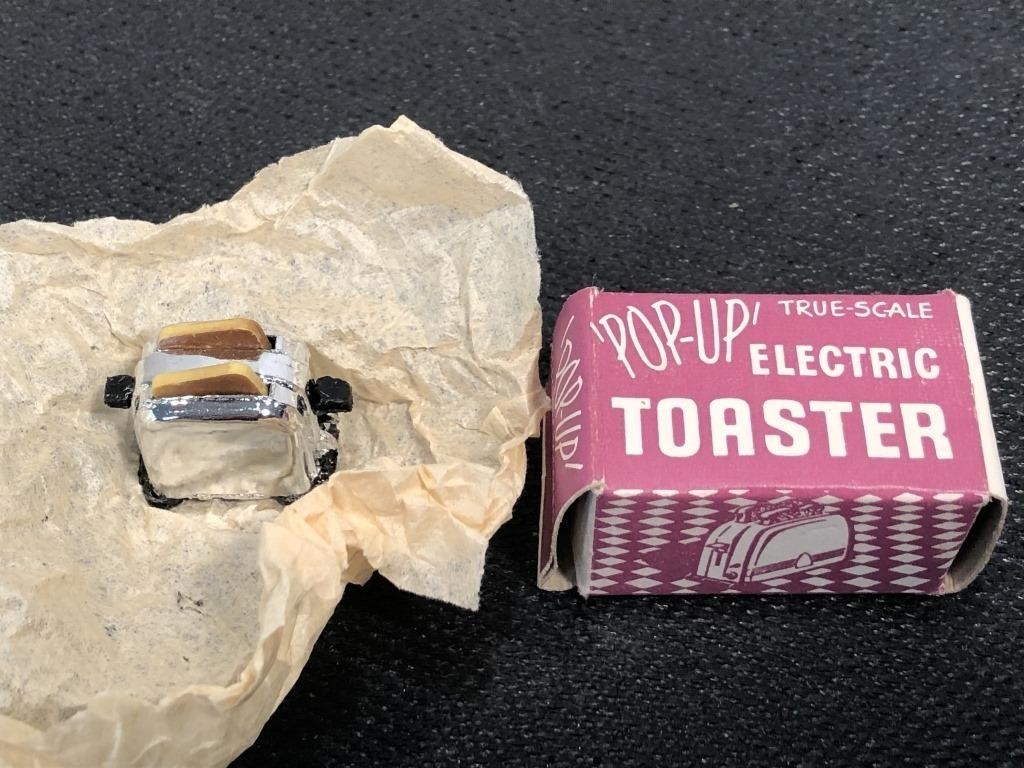 Doll House Electric Toaster with Box