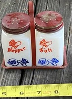 Salt n Pepper Shakers in Tray