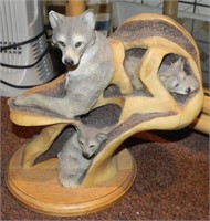 2000 Mill Creek Studios Wolf Family Tree Sculpture