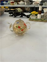 Art glass teapot paperweight