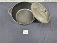 Lodge USA cast iron pot with lid