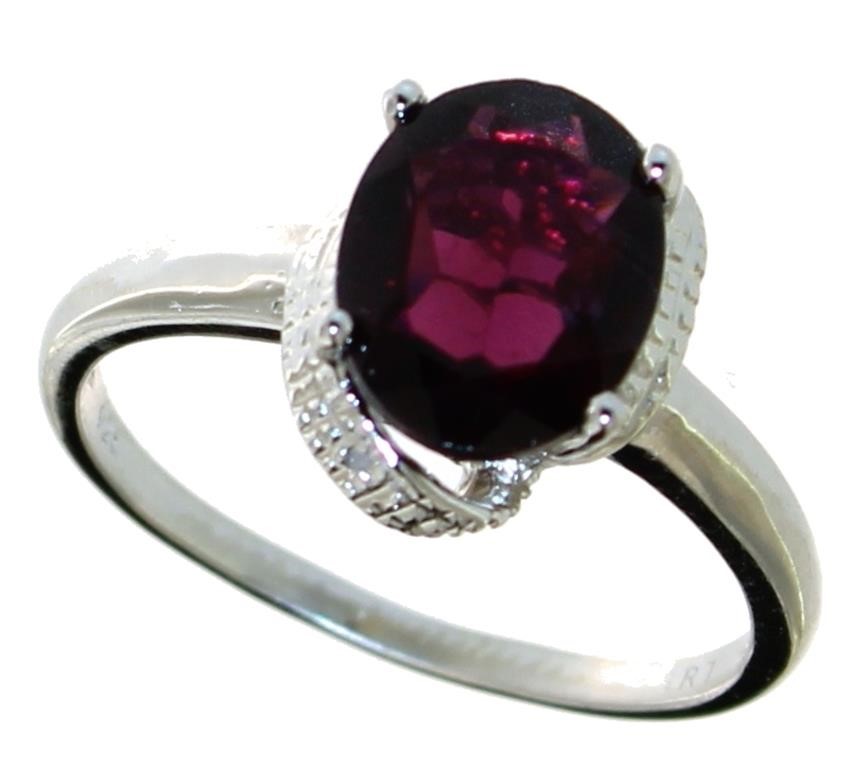 Oval 2.20 ct Natural Garnet & Diamond Ring