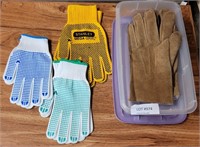 FOUR PAIR OF WORK GLOVES