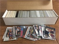 Box of misc. NBA most in sleeves