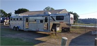 4STAR 32 FT HORSE TRAILER WITH LIVING QUARTERS