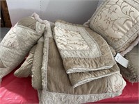 Queen Bed set w/ Decorative Pillows