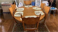 Oak Dinning Room Table and chairs (4 Straight
