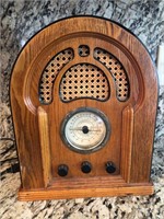 E - VINTAGE AM / FM BROADCAST RADIO (K166)