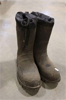 RUBBER BOOTS SIZE 7