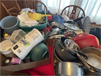 Huge amount of kitchen items, cleaning
