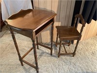 Small vintage writing desk-20x14x31” tall & seat