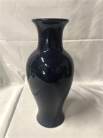 VINTAGE HAEGER VASE IN ILLINI BLUE. 13 INCHES TALL