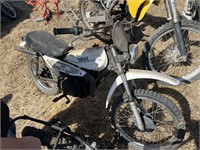 3 late 70’s Yamaha MX 100 dirtbikes , 1 complete