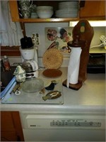 Estate lot of kitchen items,