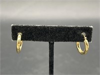 14 kt Gold Hoop Earrings
TW 1.1g