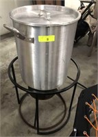 TURKEY FRYER WITH COOKER, POT AND ACCESSORIES