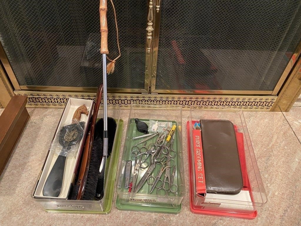 PERSONAL CARE LOT: SHOE HORNS, SCISSORS,