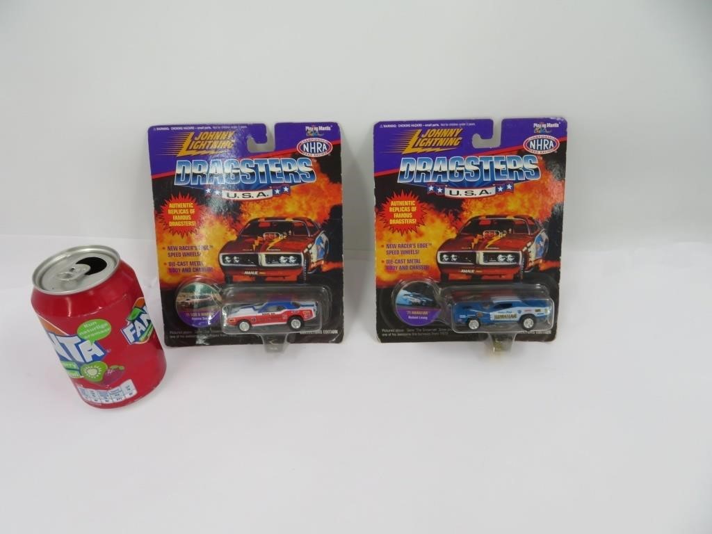 2 voitures die cast Johnny Lightning