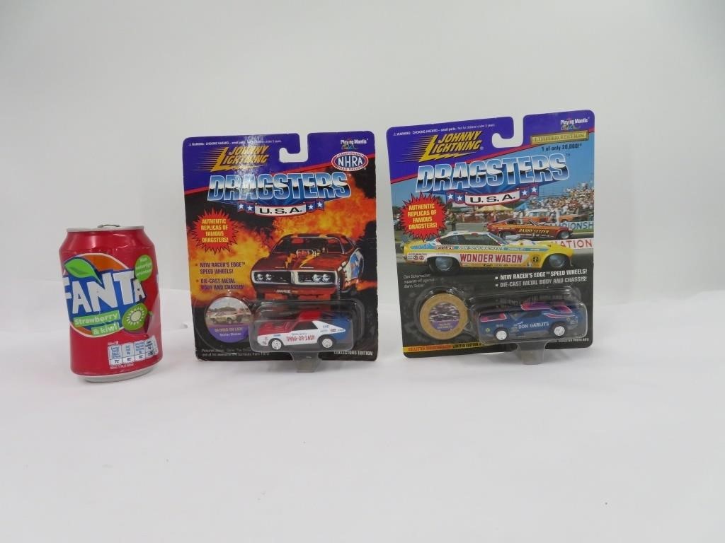 2 voitures die cast Johnny Lightning