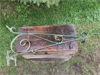 GREEN PAINT WROUGHT IRON SIGN HOLDER