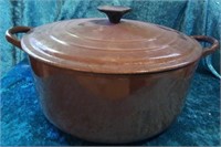 M - LE CREUSET DUTCH OVEN (K54)