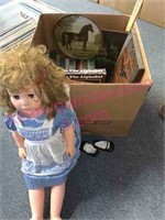 Box w/ old Wizard of Oz books & others -old doll
