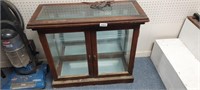 CABINET WITH GLASS SHELF