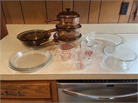 Vision Corning pots with lids, 3 measuring cups &