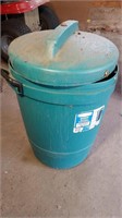 Plastic Garbage Can w/ Lid