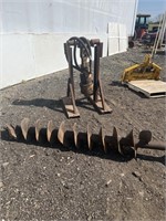 Hydraulic drive post auger