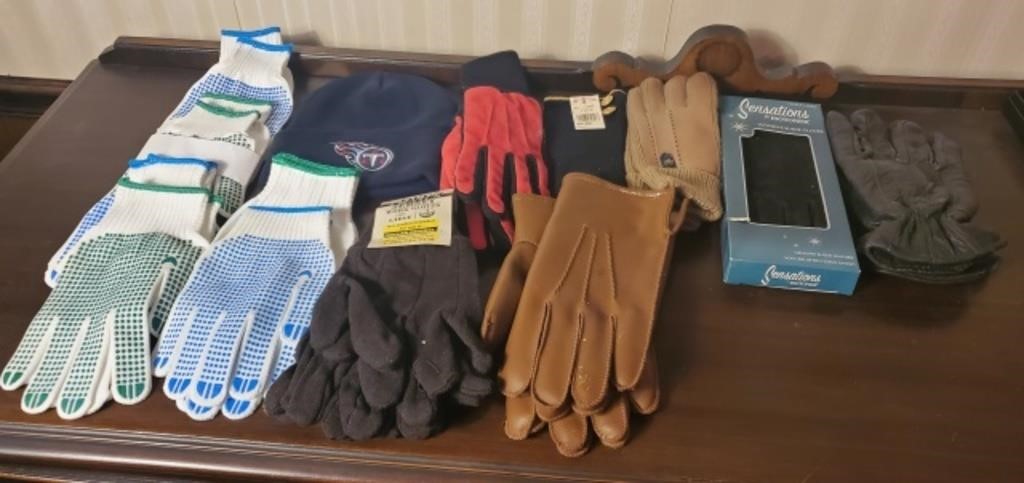 Gloves & Titans Stocking Hat