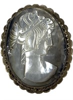 Vintage carved shell cameo pin/pendant