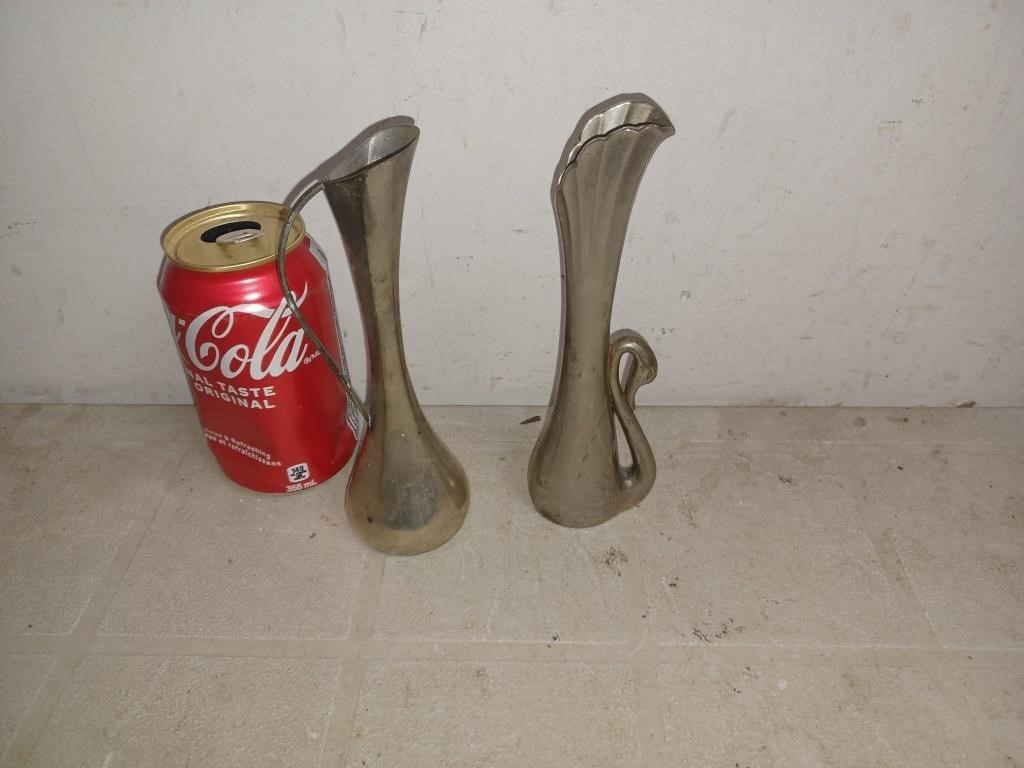 2 vases en métal