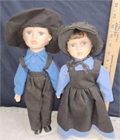 2 amish dolls