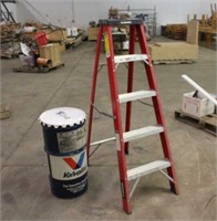 5FT Step Ladder and 30-Gallon Valvoline Can