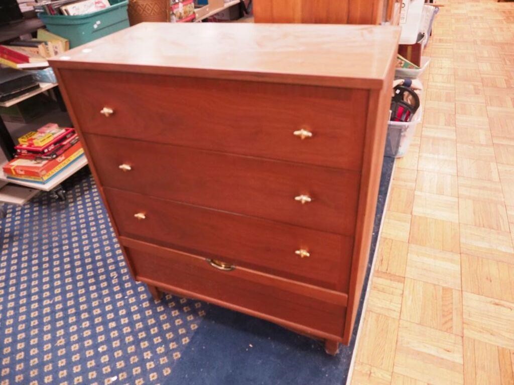 Four drawer mid-century chest by Kroehler,